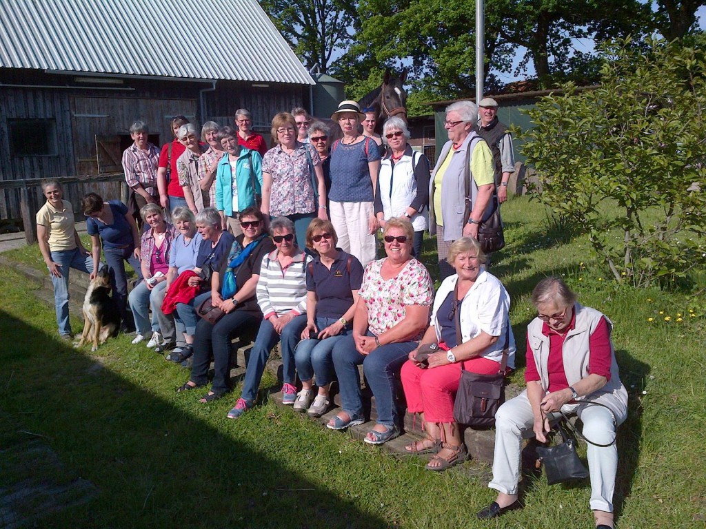 Besuch_Landfrauen_in_Warnau_Reitanlage