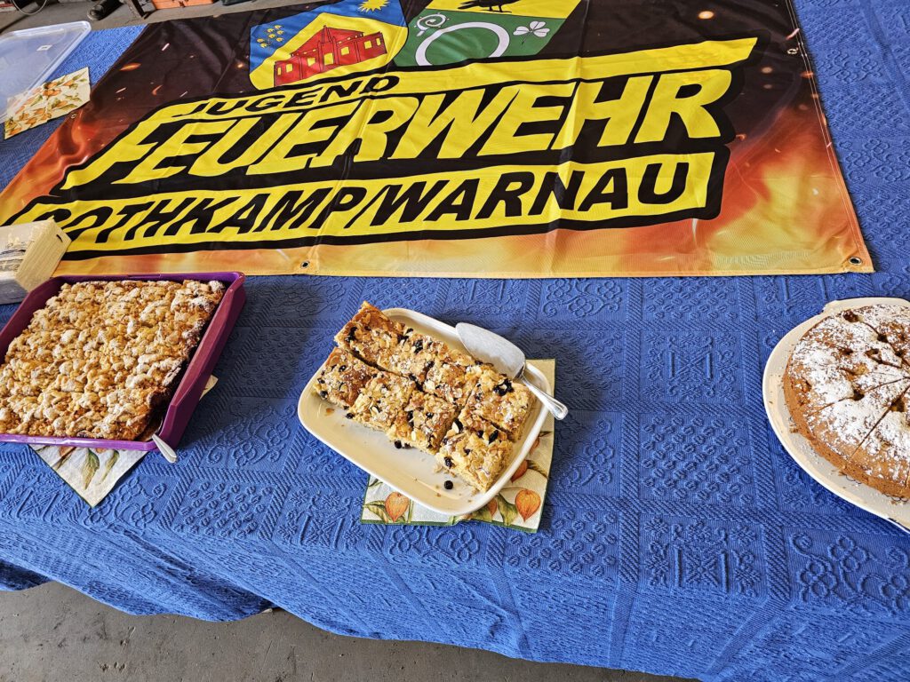 An der Verpflegungsstation gab es unter anderem leckeren Kuchen, der gespendet wurde.